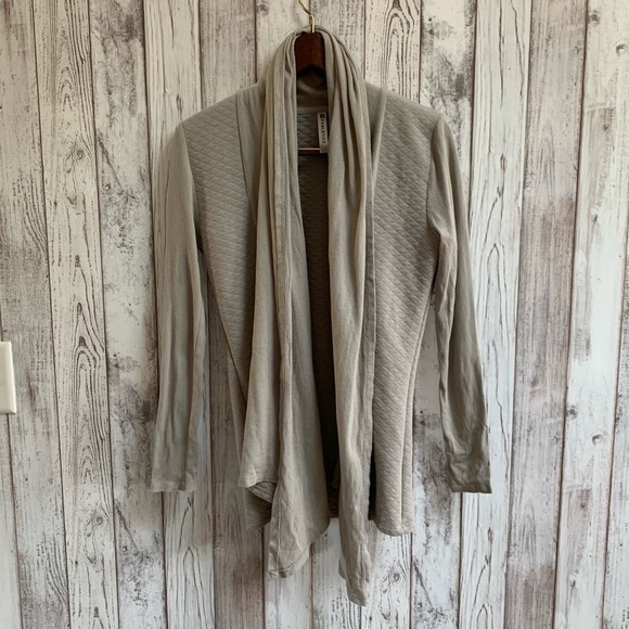 Fabletics quilted long sleeve top size XS,… - Picture 1 of 6